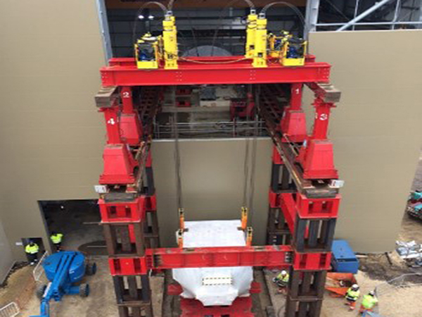 strand jacks main body