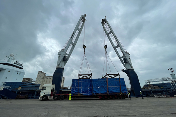Specialist lifting equipment lifting up a unit